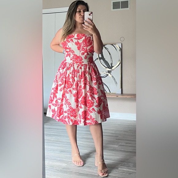 Tracy & Michael gorgeous midi dress! Floral design fits very flattering on !